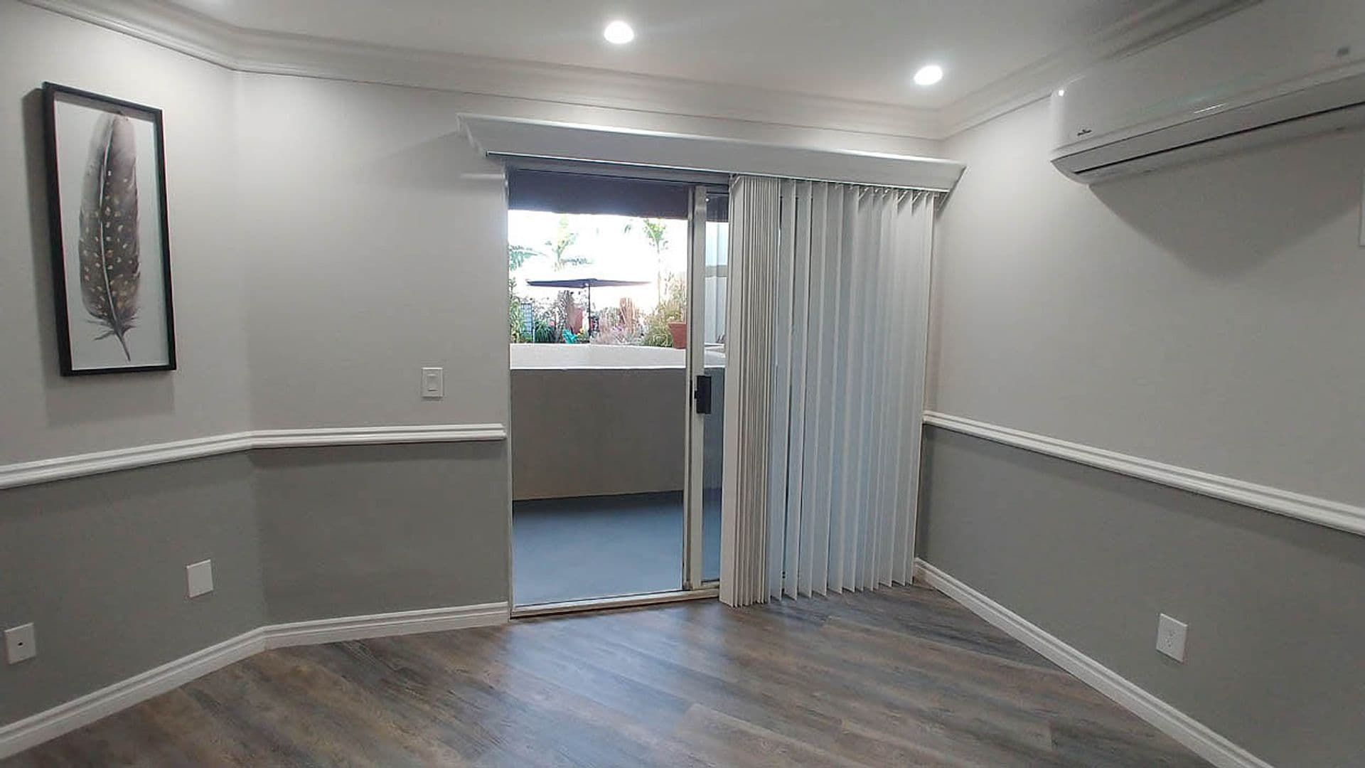 Hollywood Apartment: 6010 Romaine St.