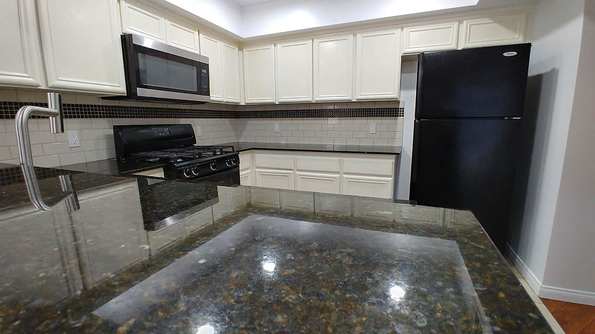 Granada Hills Apartment: 11541 Blucher Ave