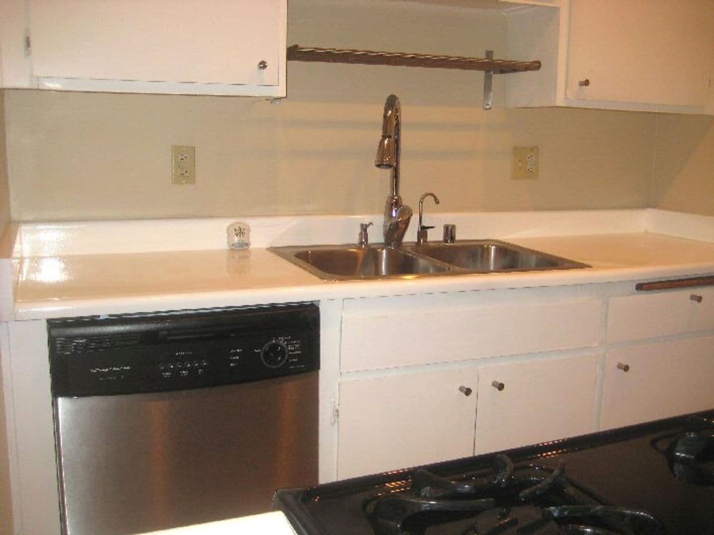 North Hills Apartment: 8950 Memory Park Ave.