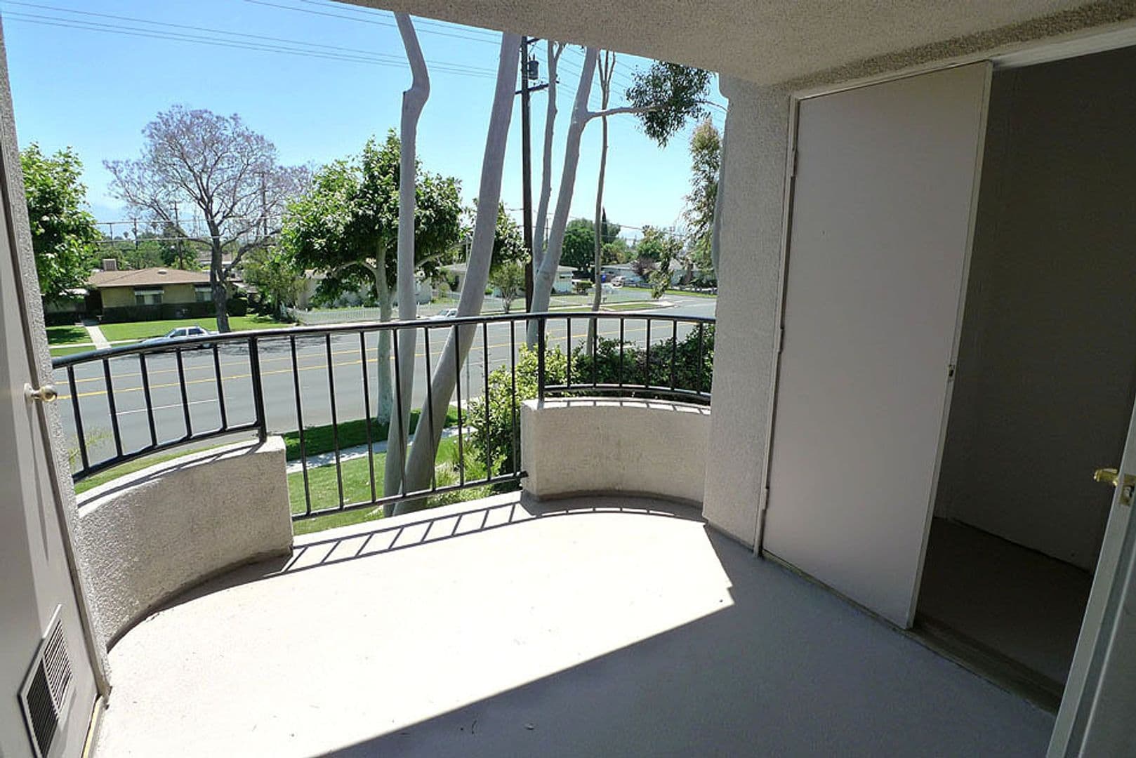 Rialto Apartment: 1414 N. Riverside Ave.
