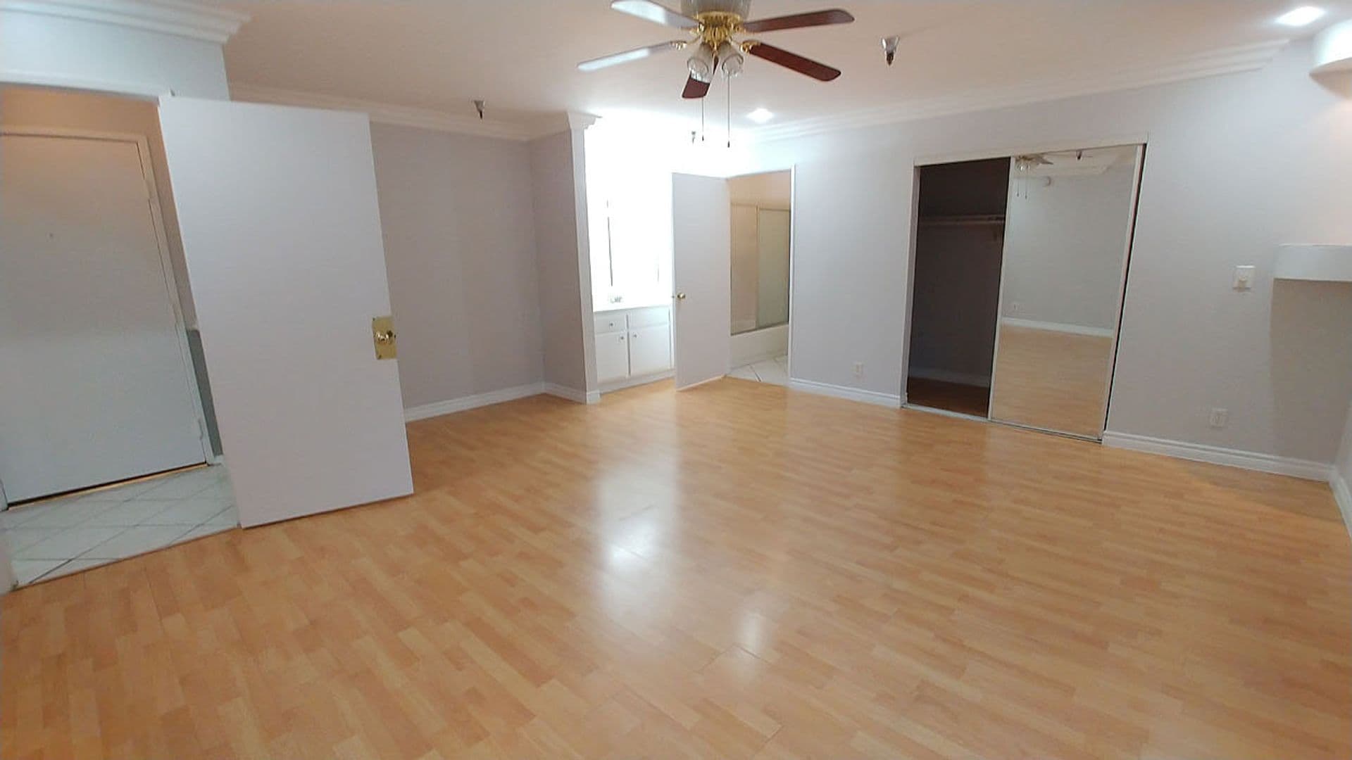 Hollywood Hills Apartment: 2069 N. Argyle Ave.