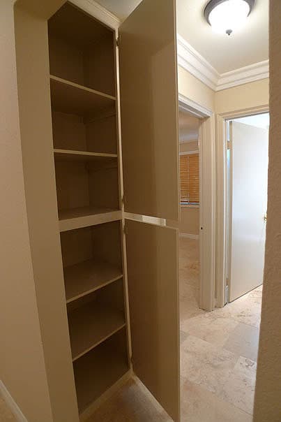 North Hills Apartment: 8950 Memory Park Ave.