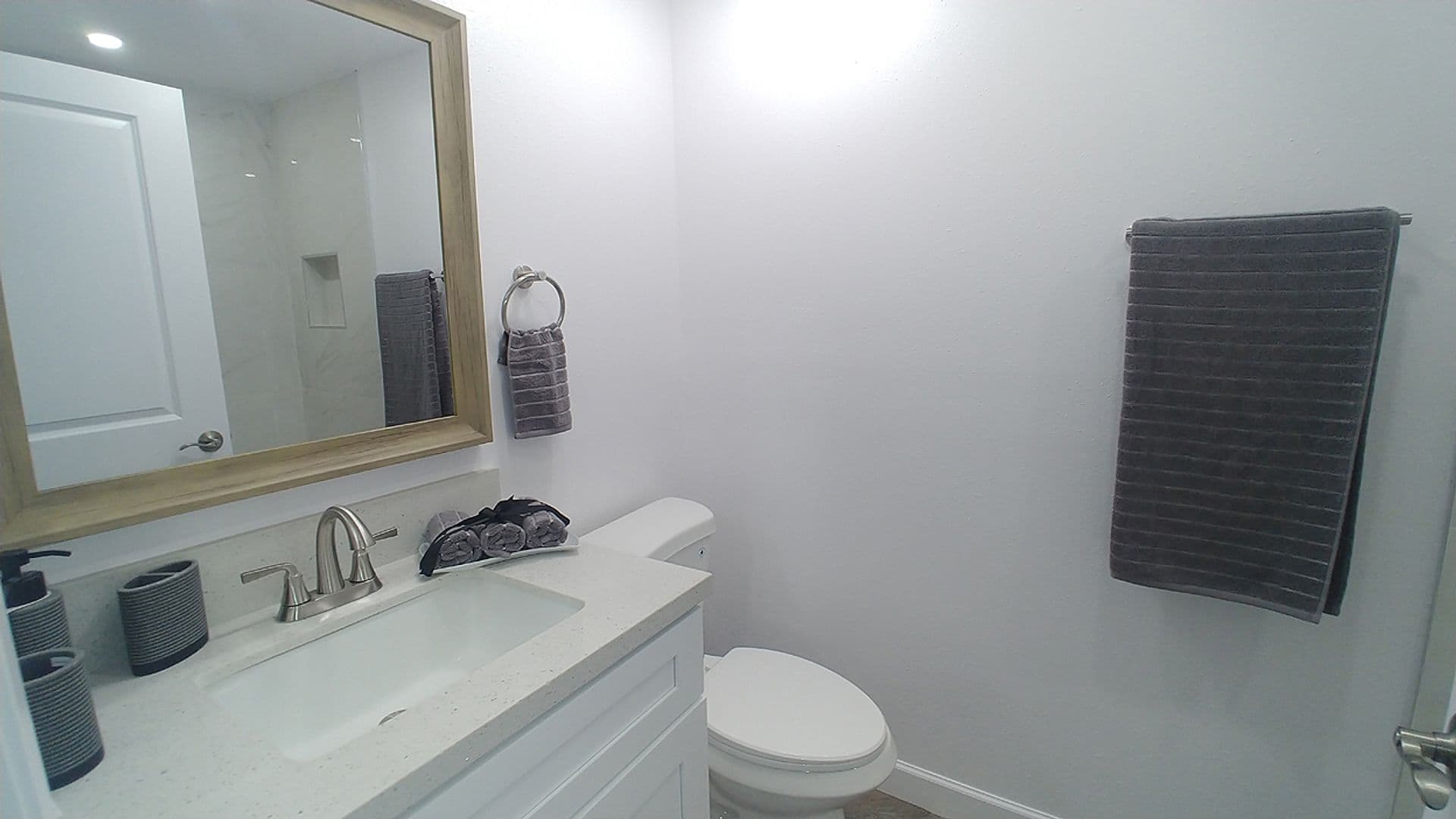 Hollywood Apartment: 940 N. Ardmore Ave.