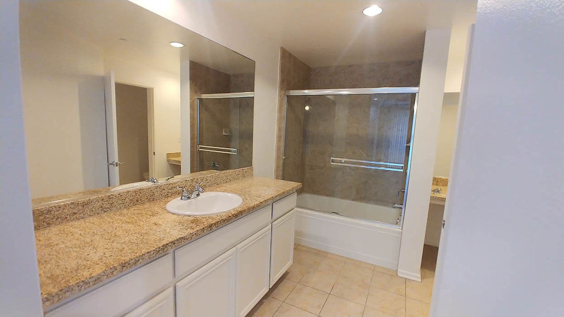 Granada Hills Apartment: 11541 Blucher Ave