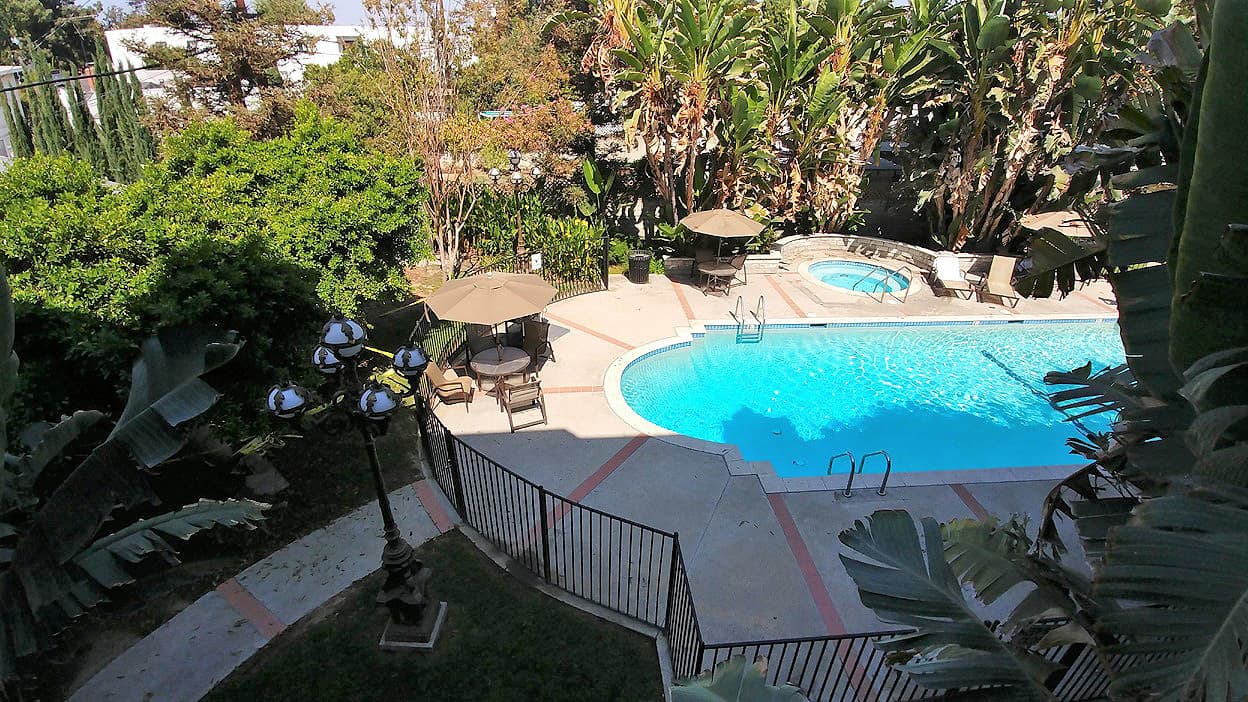 Toluca Lake Apartment: 10741 Camarillo St.