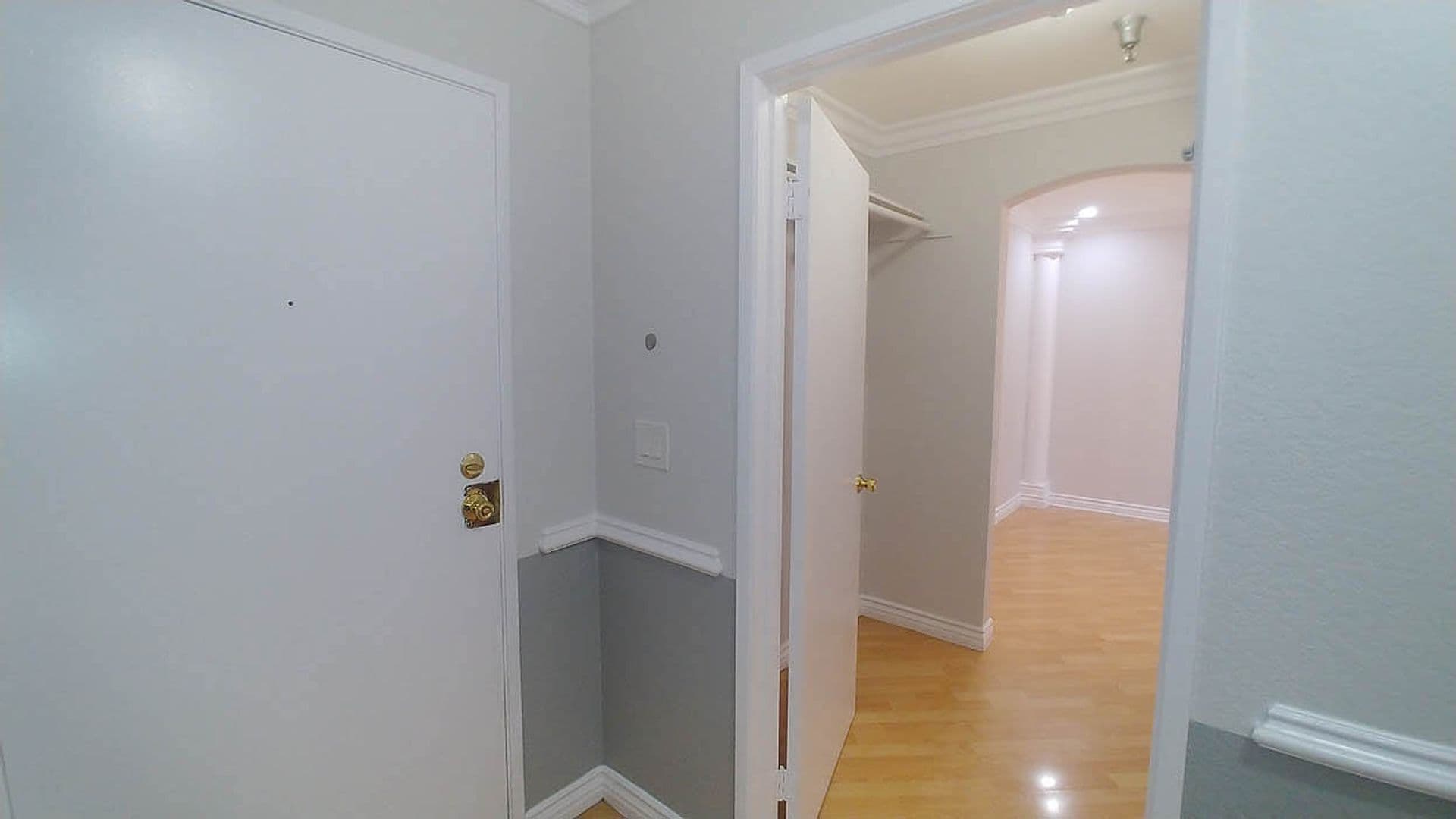 Hollywood Hills Apartment: 2069 N. Argyle Ave.