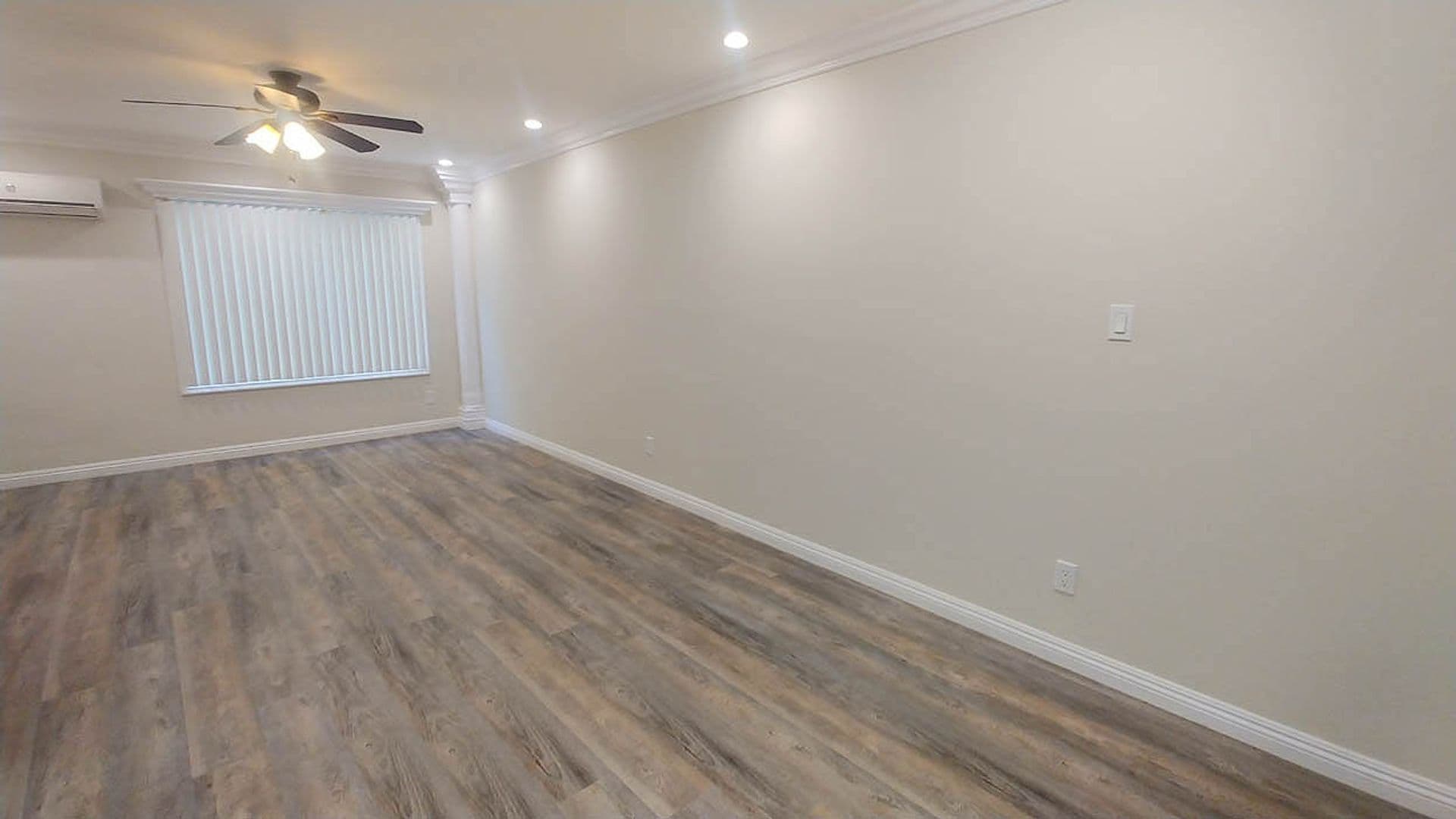 Hollywood Hills Apartment: 2020 N. Beachwood Dr.