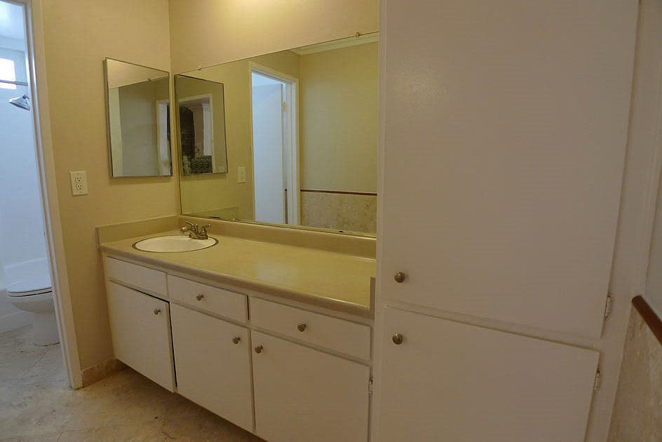 Studio City Apartment: 10937 Fruitland Dr.