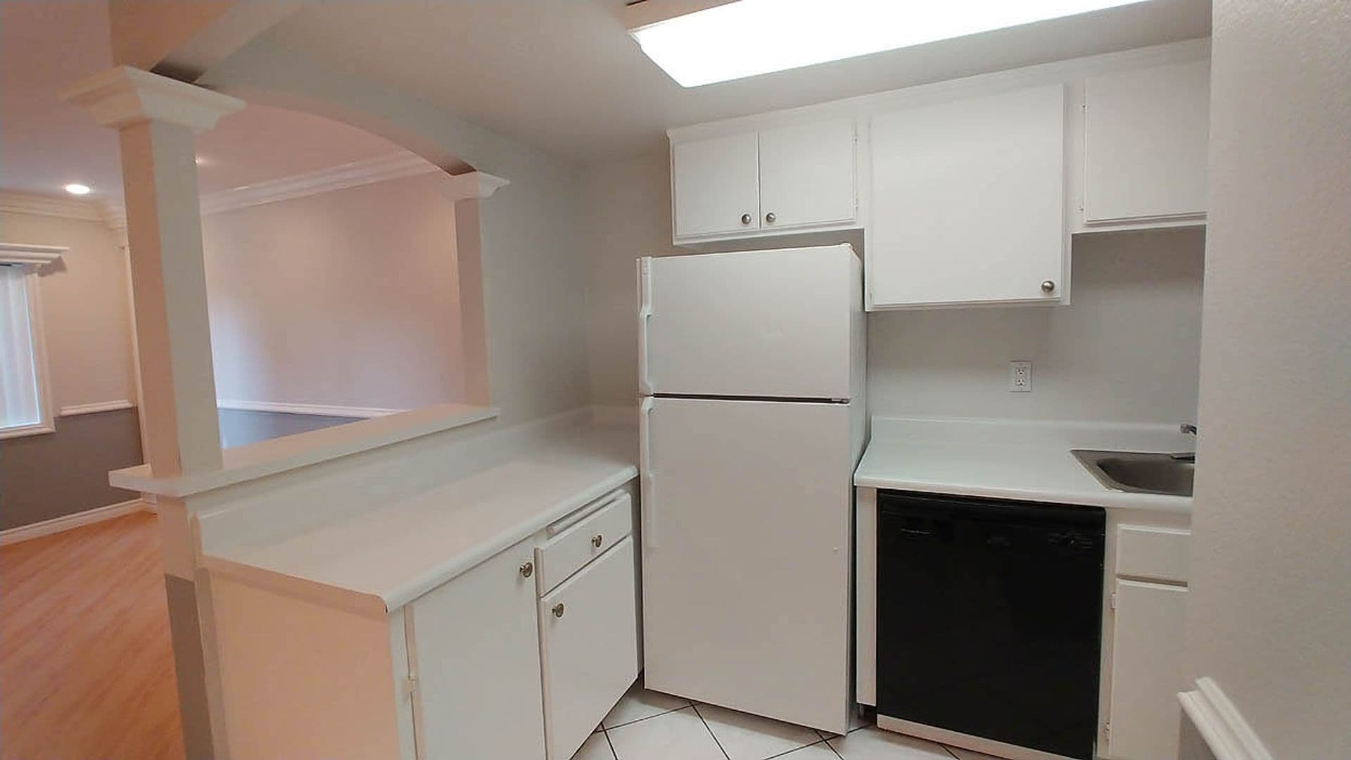 Hollywood Hills Apartment: 2069 N. Argyle Ave.