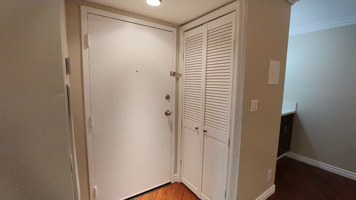 Toluca Lake Apartment: 10741 Camarillo St.