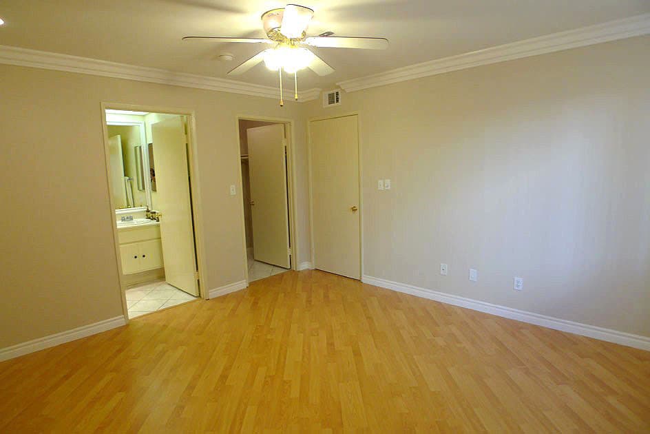 Van Nuys Apartment: 13805 Sherman Way