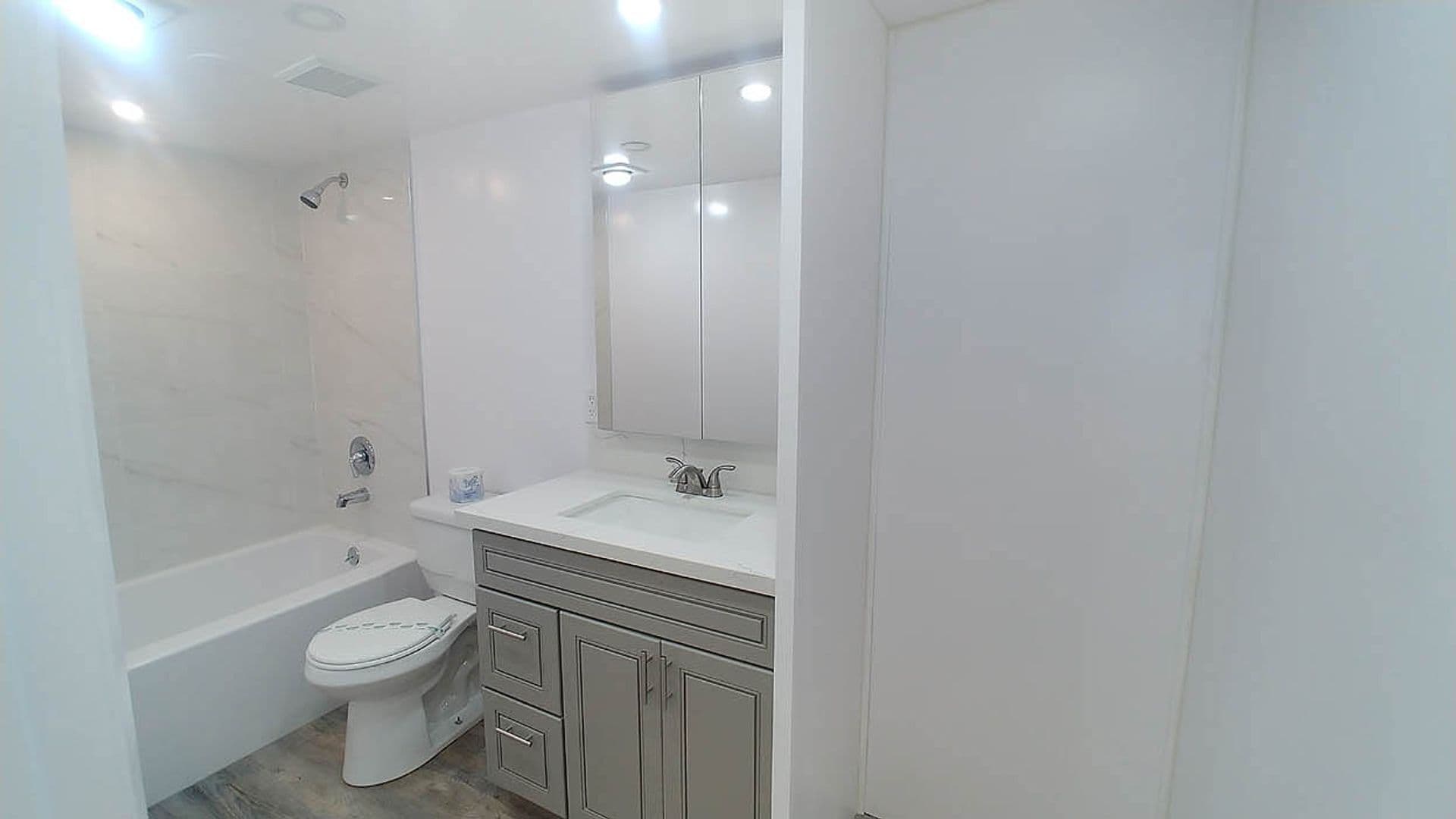 Hollywood Hills Apartment: 2020 N. Beachwood Dr.