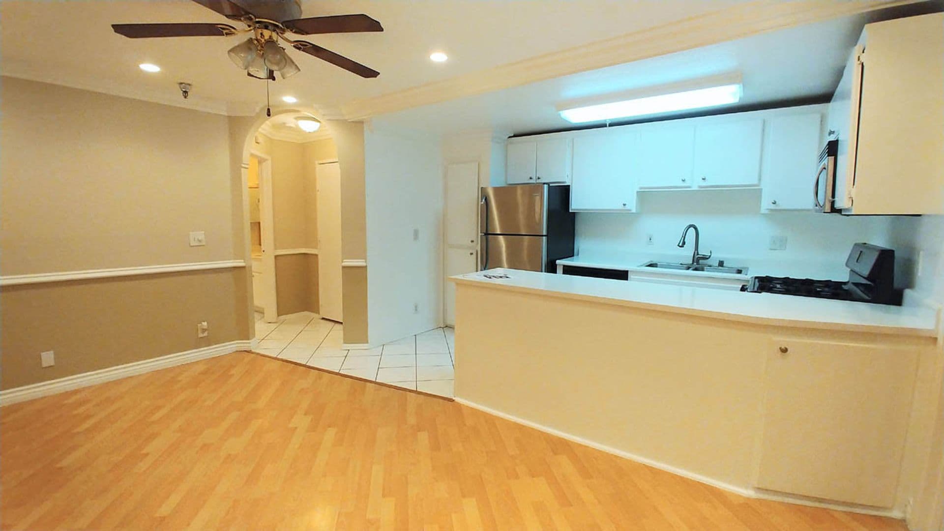 Hollywood Hills Apartment: 2069 N. Argyle Ave.