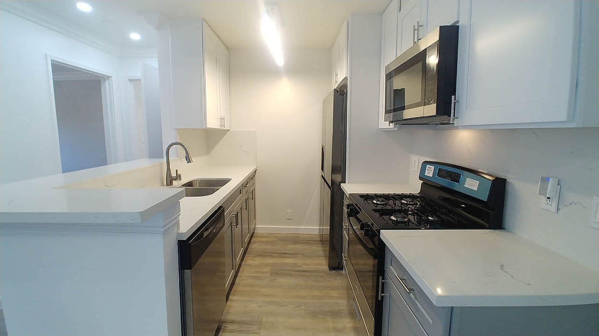 Hollywood Hills Apartment: 2020 N. Beachwood Dr.