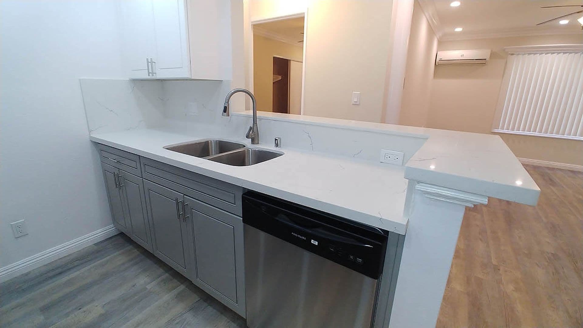 Hollywood Hills Apartment: 2020 N. Beachwood Dr.