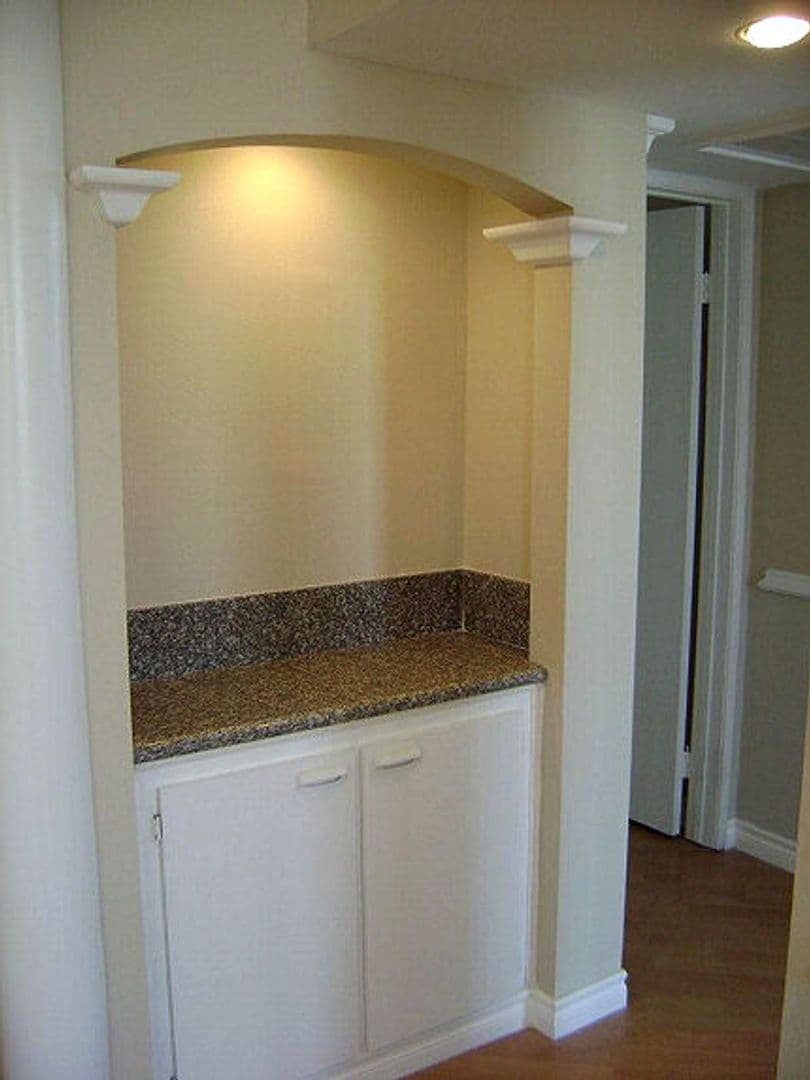 Hollywood Apartment: 940 N. Ardmore Ave.