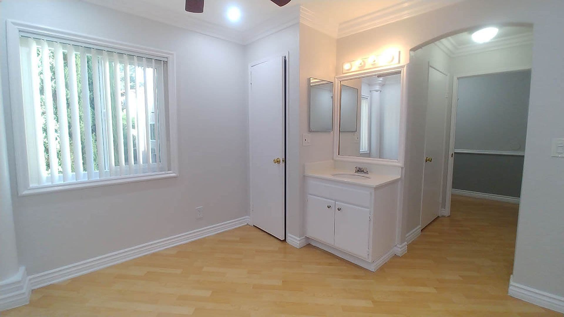 Hollywood Hills Apartment: 2069 N. Argyle Ave.