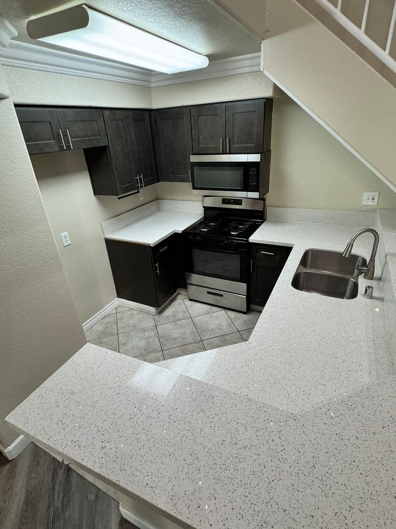 Rialto Apartment: 1414 N. Riverside Ave.