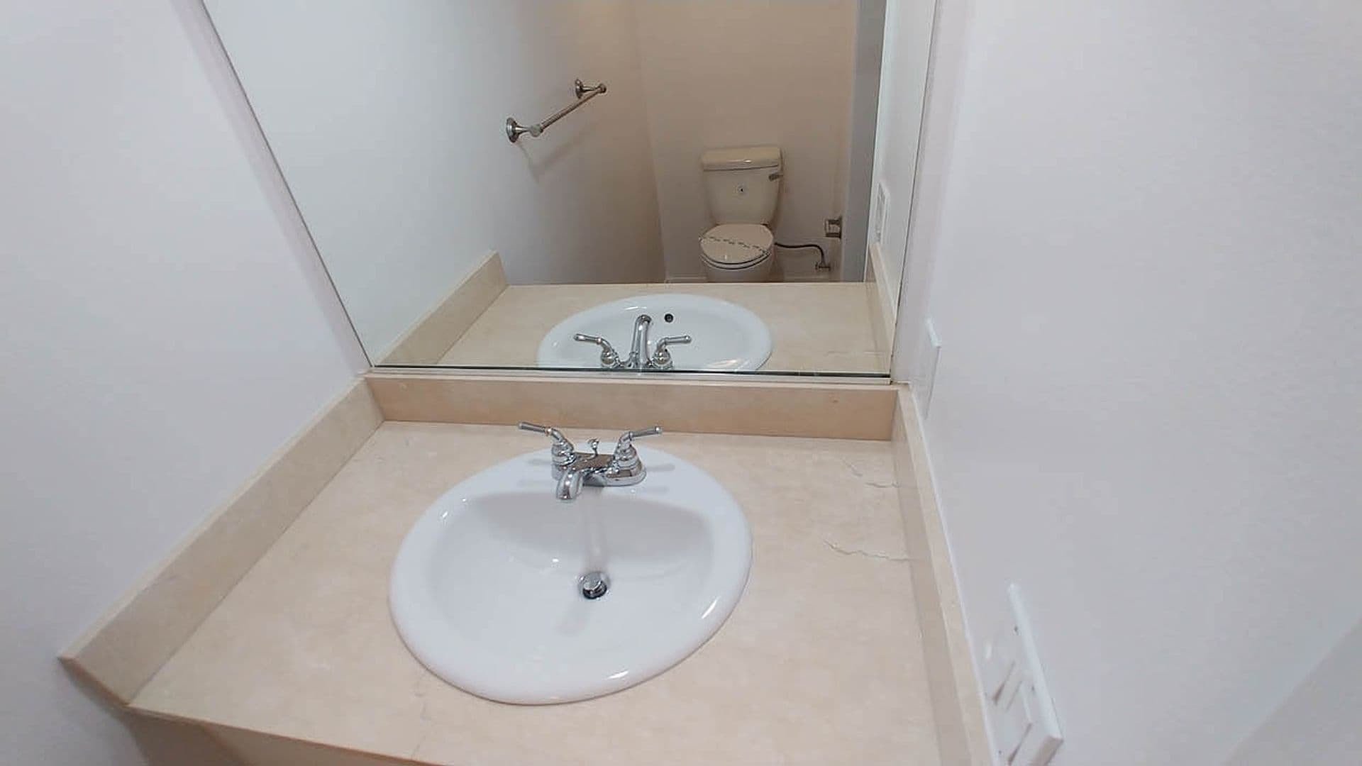 Granada Hills Apartment: 11541 Blucher Ave
