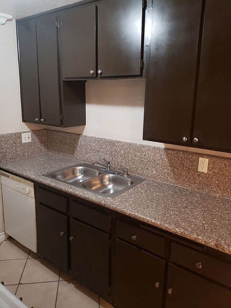 North Hollywood Apartment: 11722 Saticoy St.
