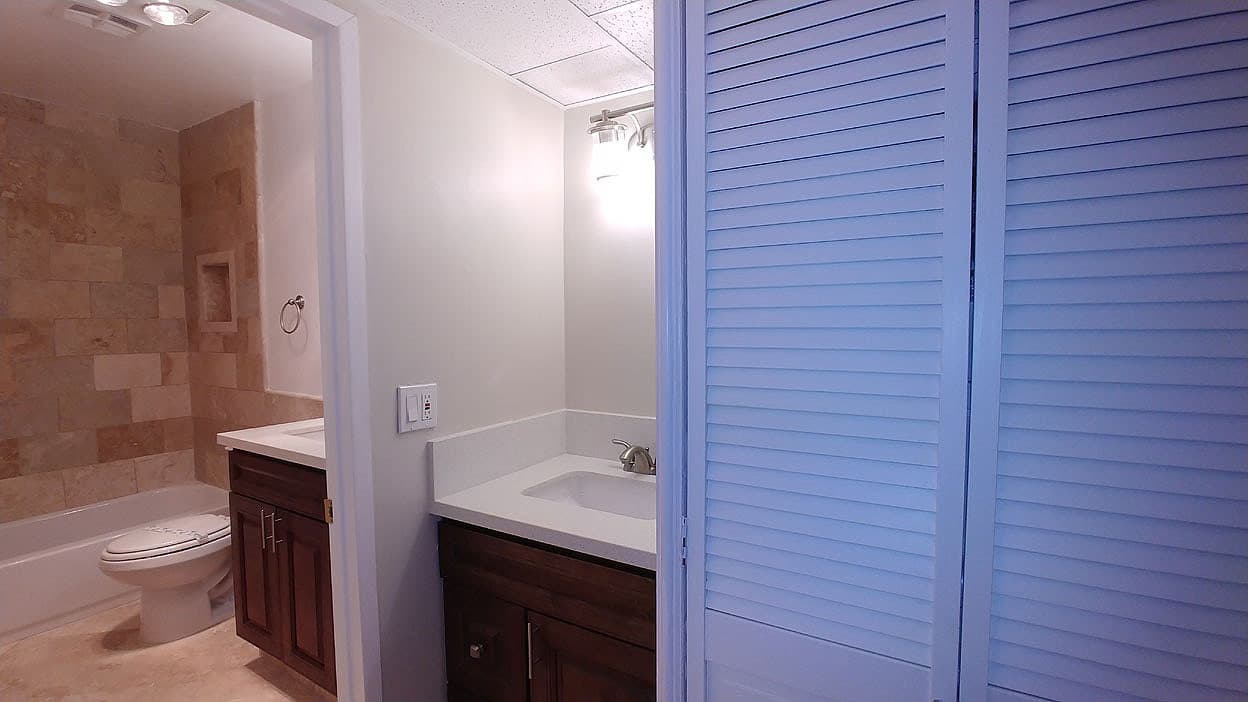 Hollywood Apartment: 1730 N. Gramercy Pl.