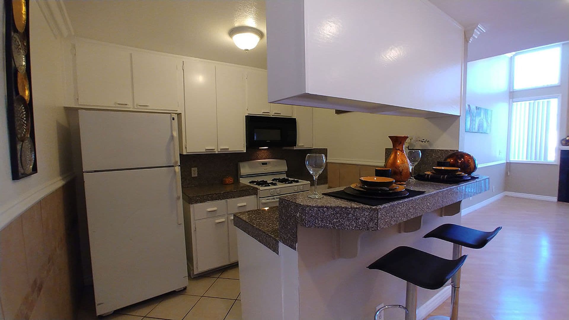 Hollywood Apartment: 940 N. Ardmore Ave.