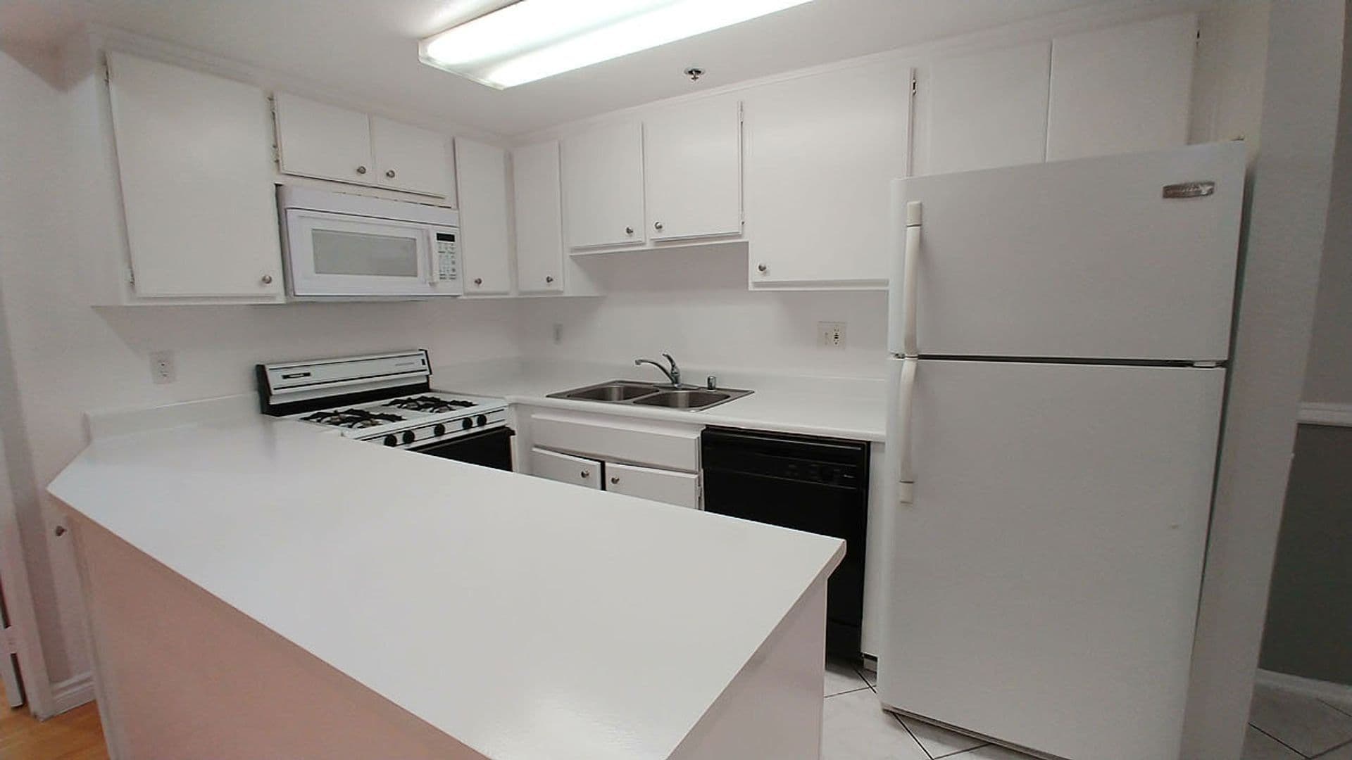 Hollywood Hills Apartment: 2069 N. Argyle Ave.