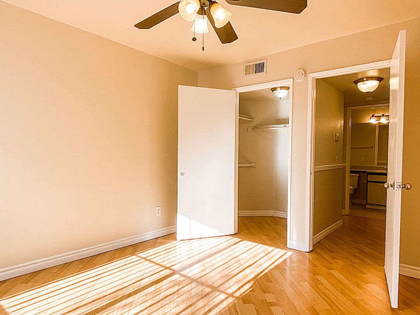 Rialto Apartment: 1414 N. Riverside Ave.