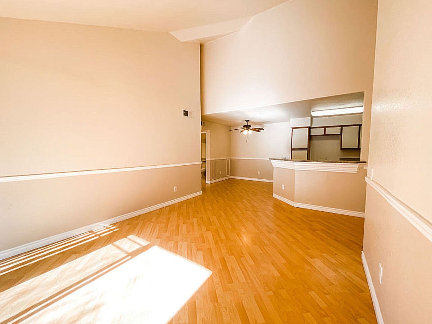 Rialto Apartment: 1414 N. Riverside Ave.