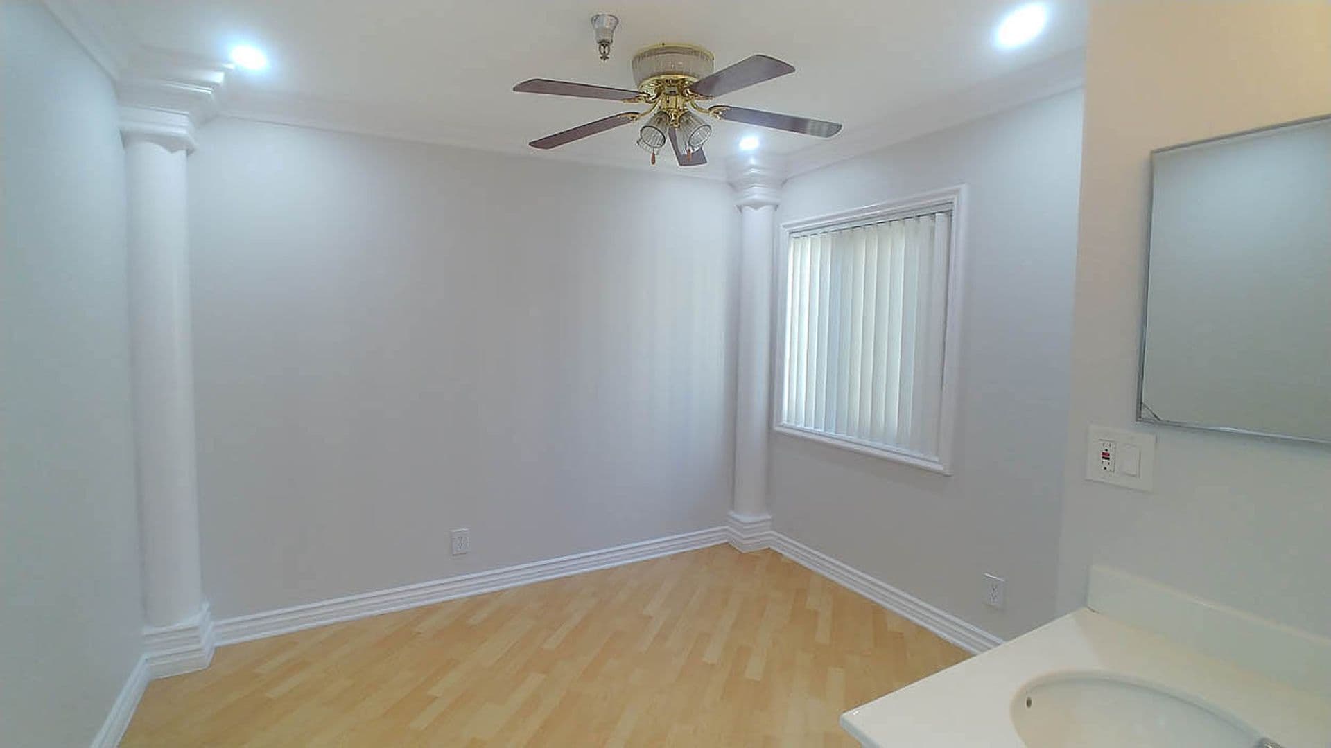 Hollywood Hills Apartment: 2069 N. Argyle Ave.