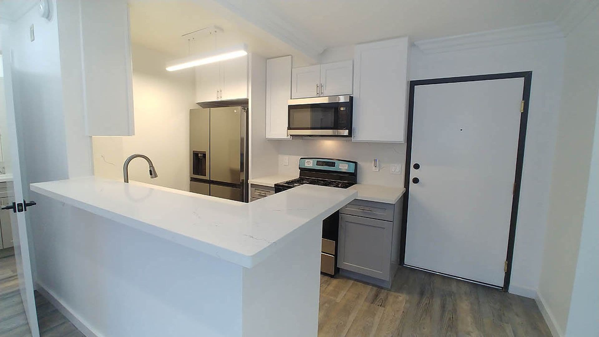 Hollywood Hills Apartment: 2020 N. Beachwood Dr.