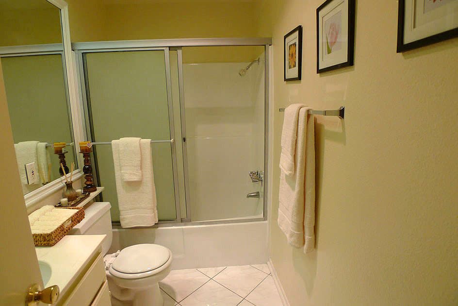 Van Nuys Apartment: 13805 Sherman Way