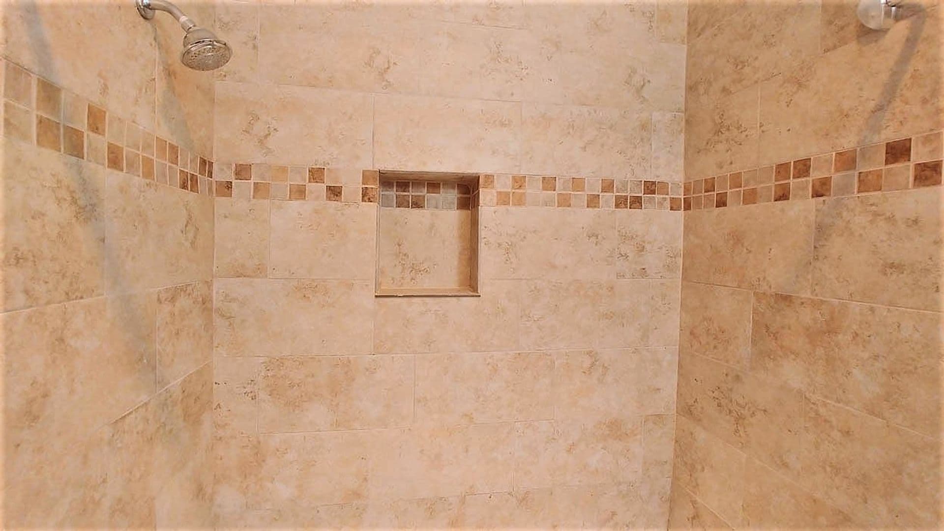 Hollywood Apartment: 6010 Romaine St.