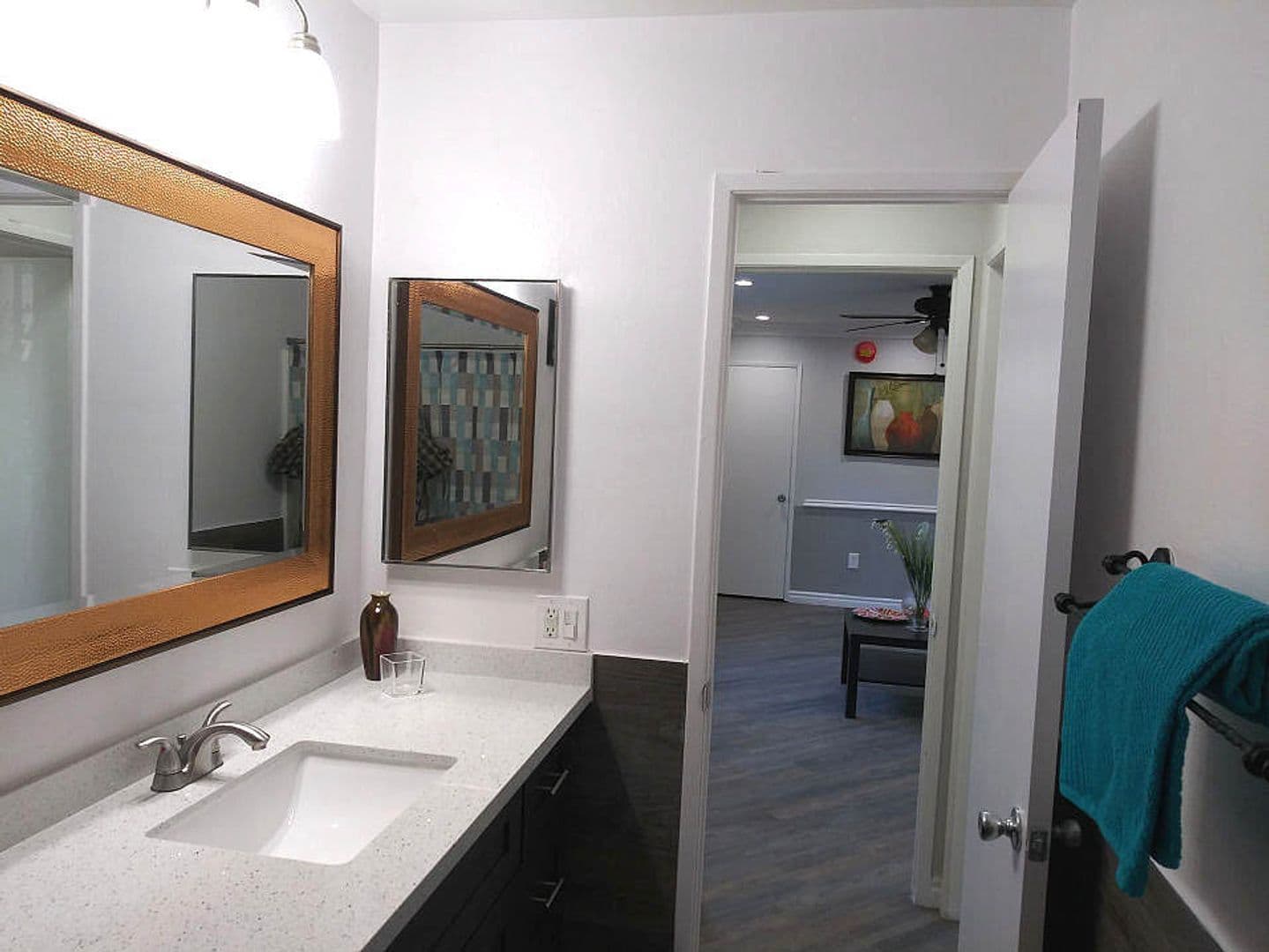 North Hollywood Apartment: 11737 Vanowen St.