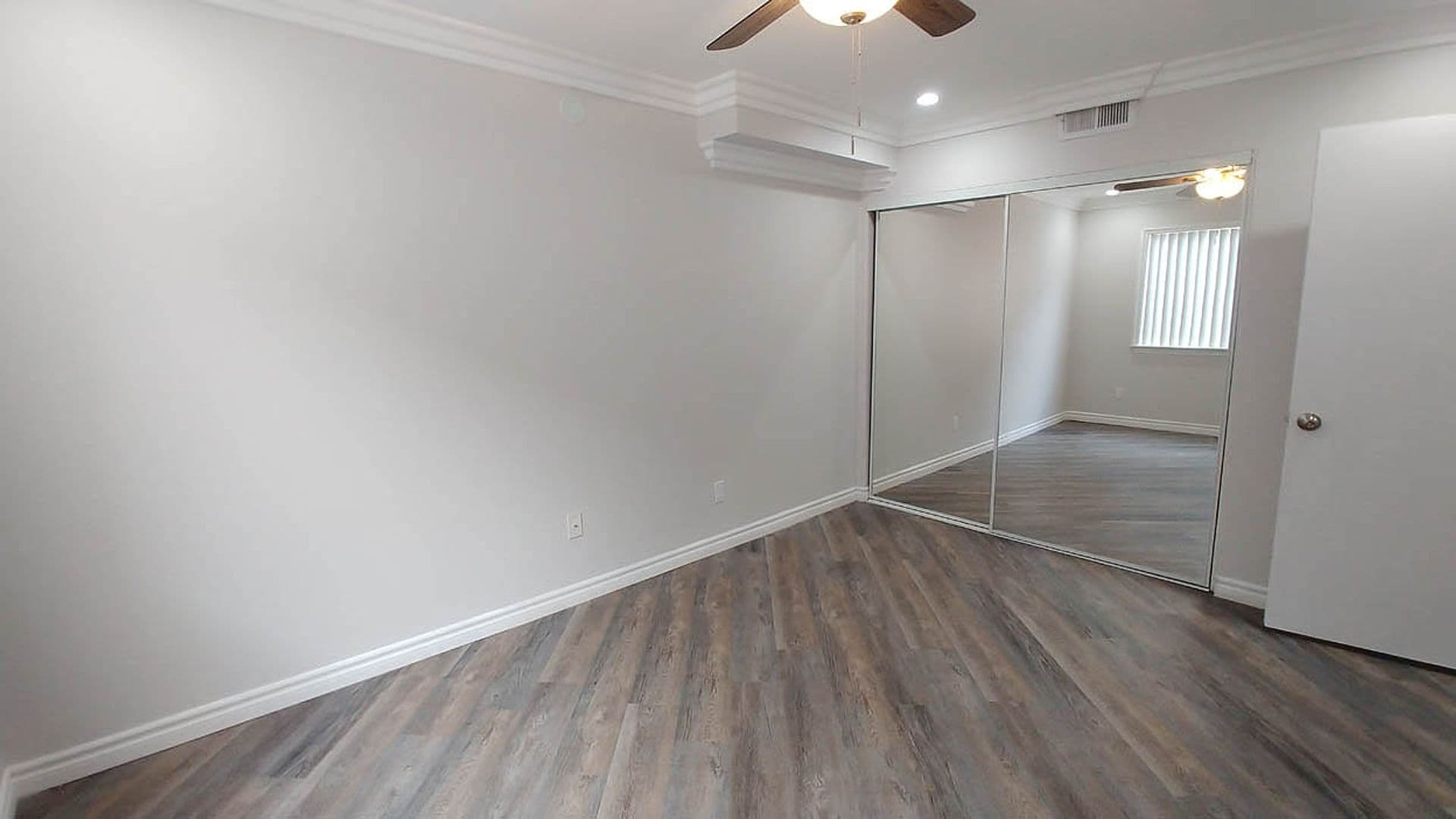 Panorama City Apartment: 14242 Roscoe Blvd.