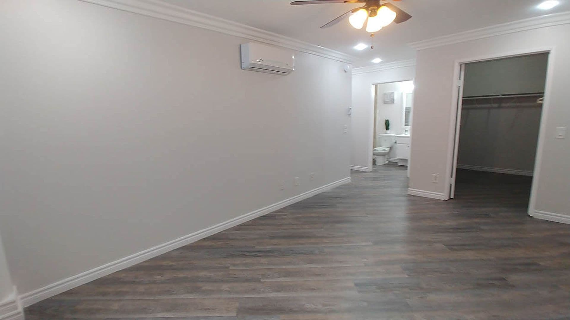Hollywood Apartment: 6010 Romaine St.