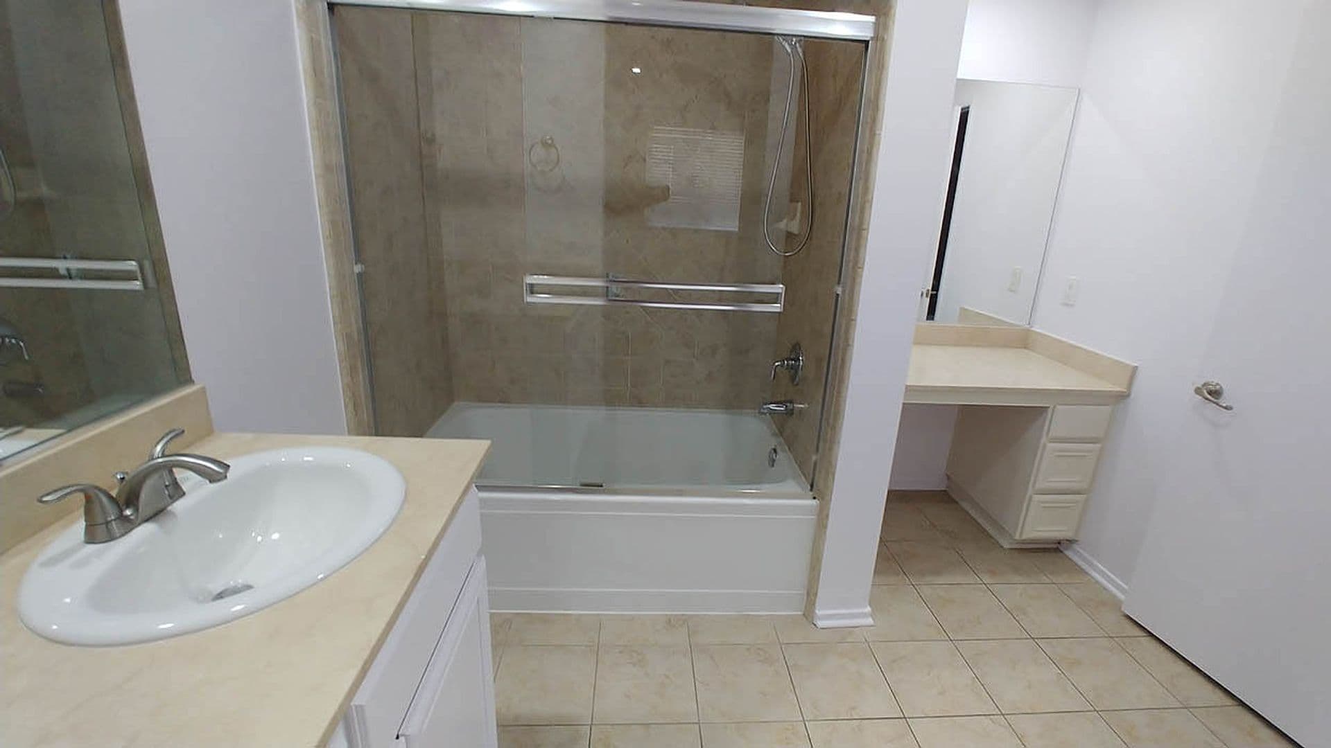 Granada Hills Apartment: 11541 Blucher Ave