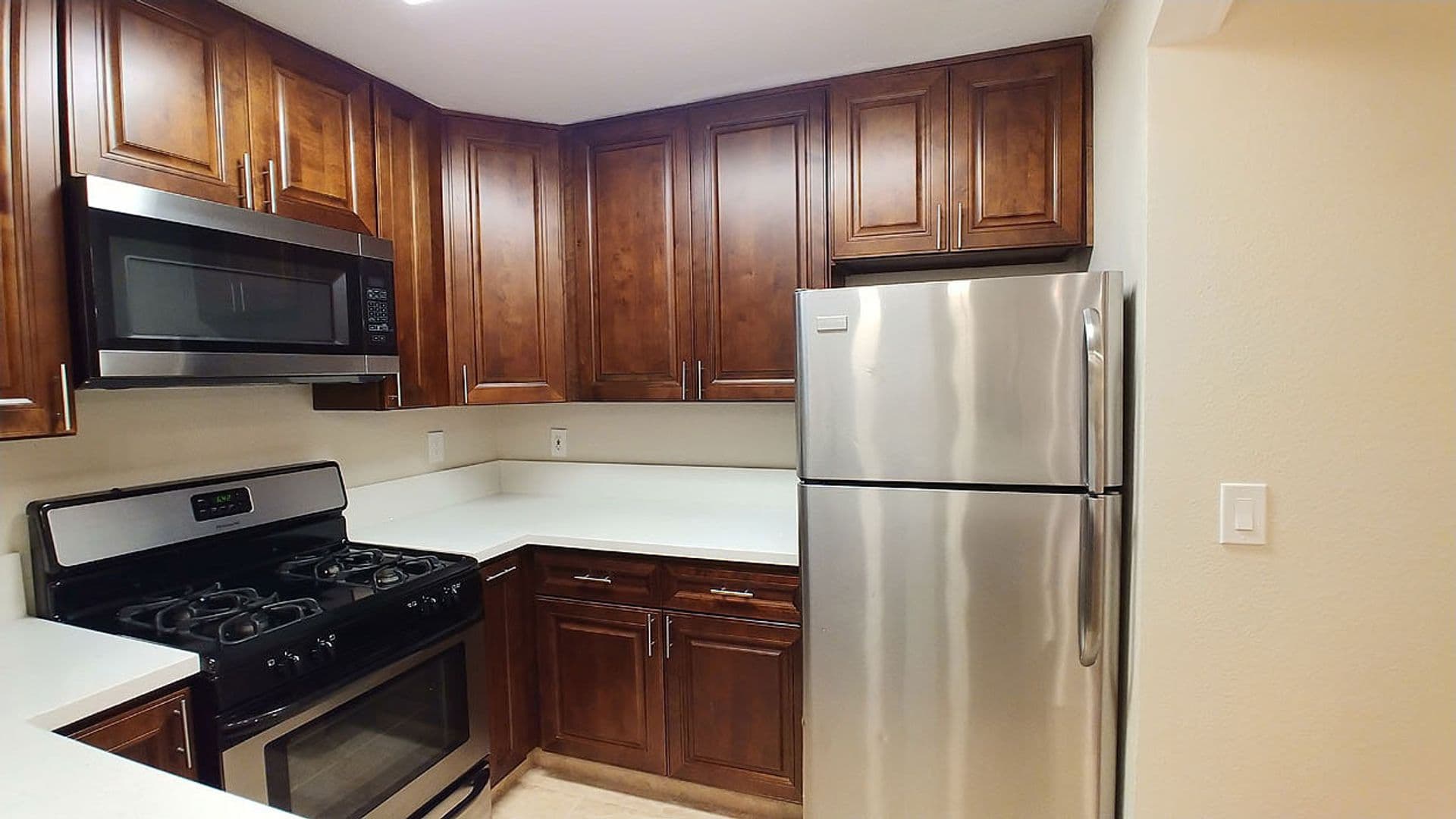 Toluca Lake Apartment: 10741 Camarillo St.