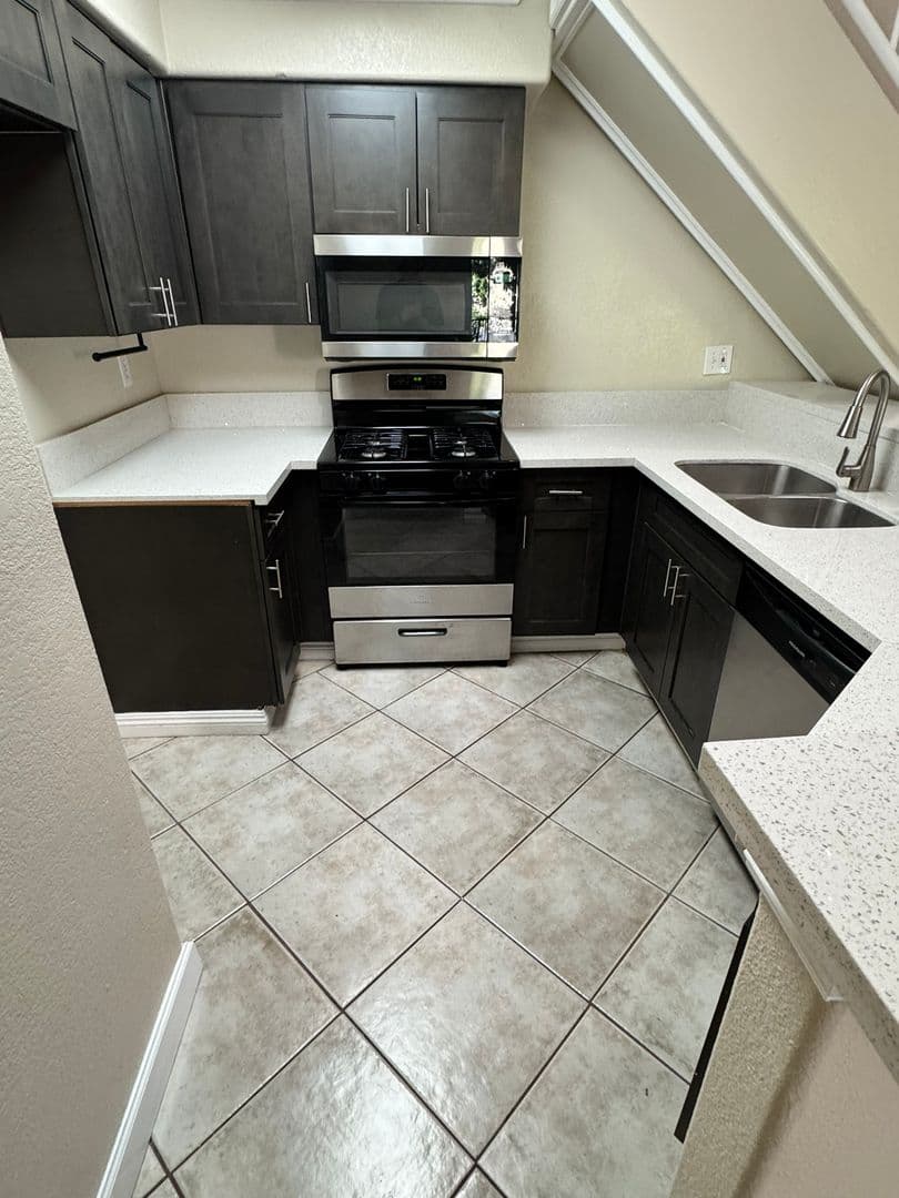 Rialto Apartment: 1414 N. Riverside Ave.