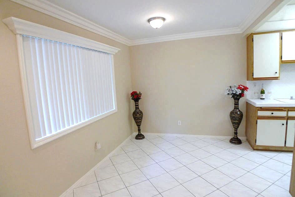 Van Nuys Apartment: 13805 Sherman Way