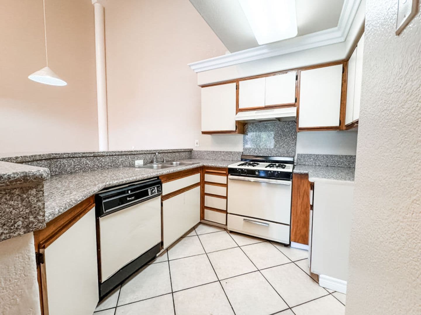 Rialto Apartment: 1414 N. Riverside Ave.