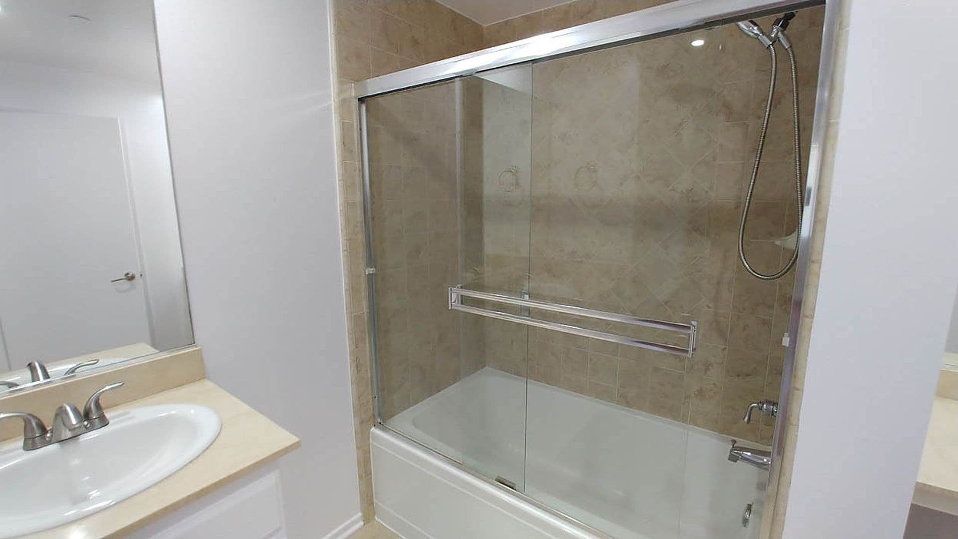 Granada Hills Apartment: 11541 Blucher Ave