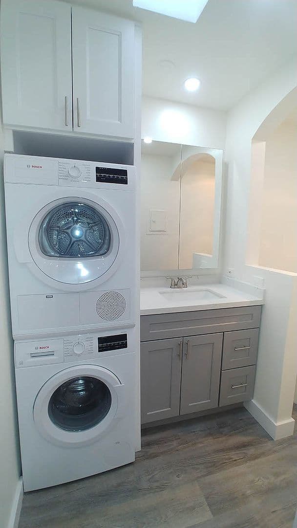 Hollywood Hills Apartment: 2020 N. Beachwood Dr.