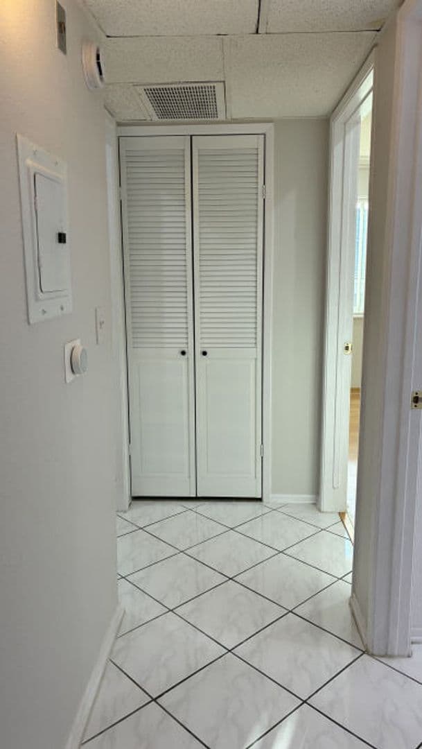 Van Nuys Apartment: 13805 Sherman Way