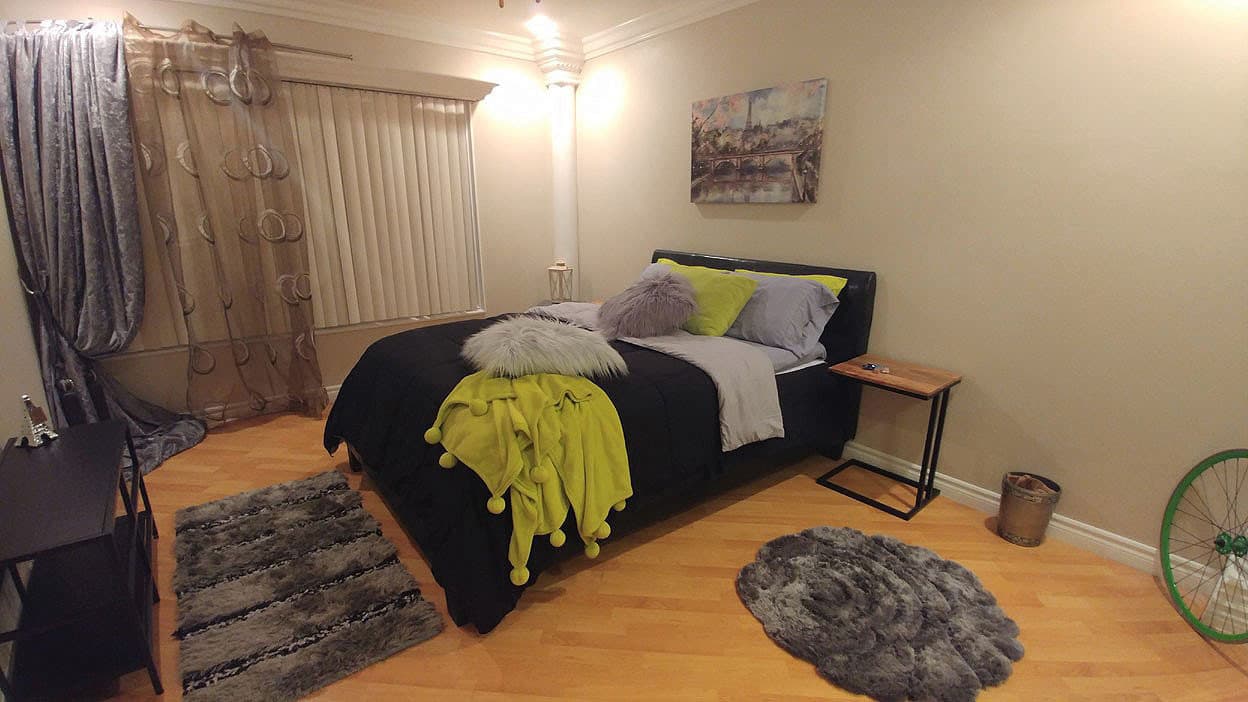 Hollywood Hills Apartment: 2212 N. Cahuenga Blvd.