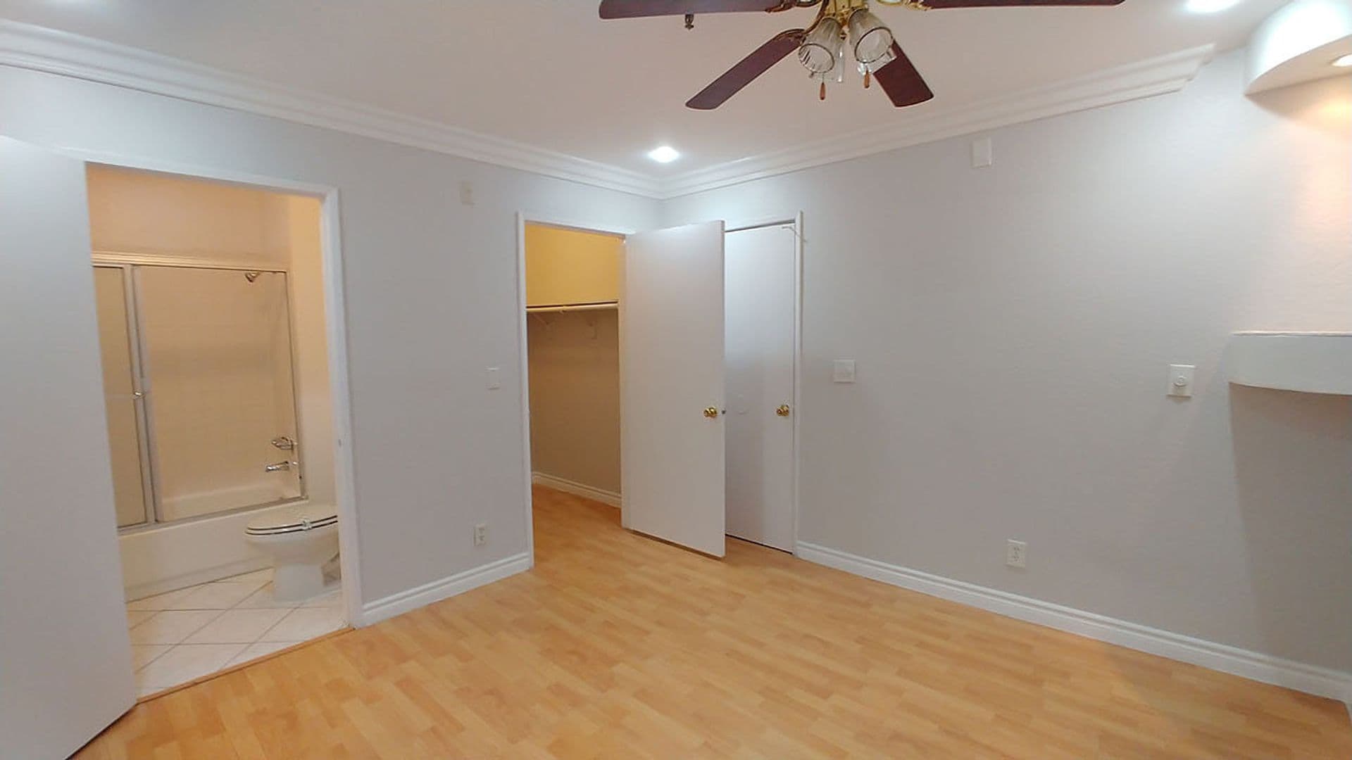 Hollywood Hills Apartment: 2069 N. Argyle Ave.