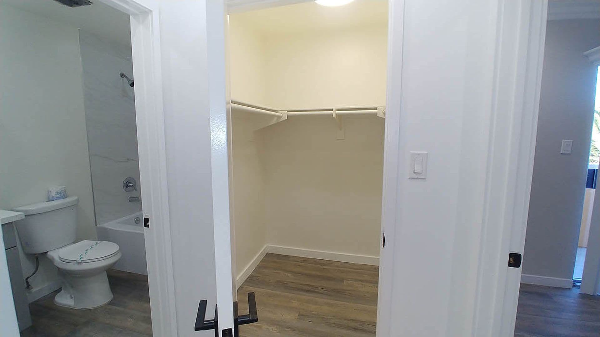 Hollywood Hills Apartment: 2020 N. Beachwood Dr.