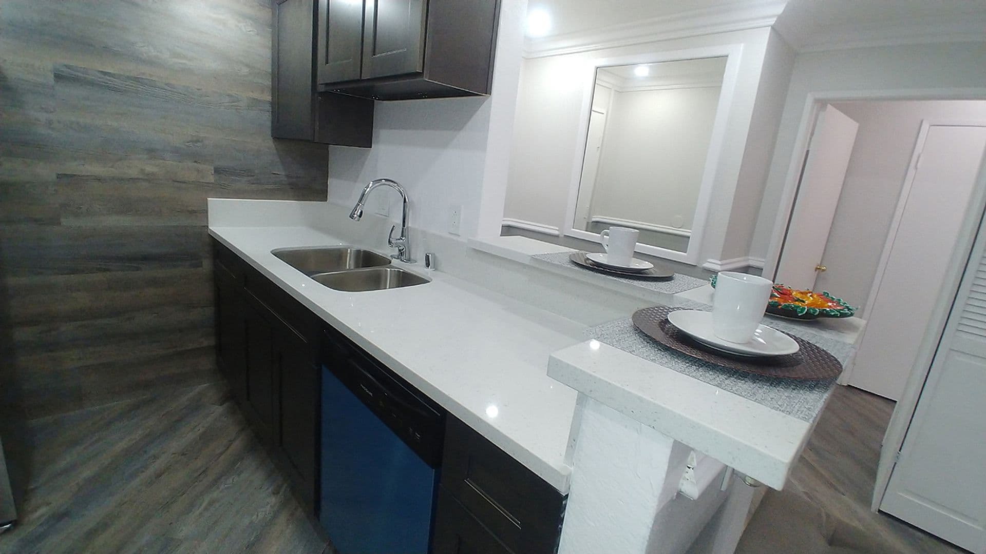 Hollywood Hills Apartment: 2069 N. Argyle Ave.