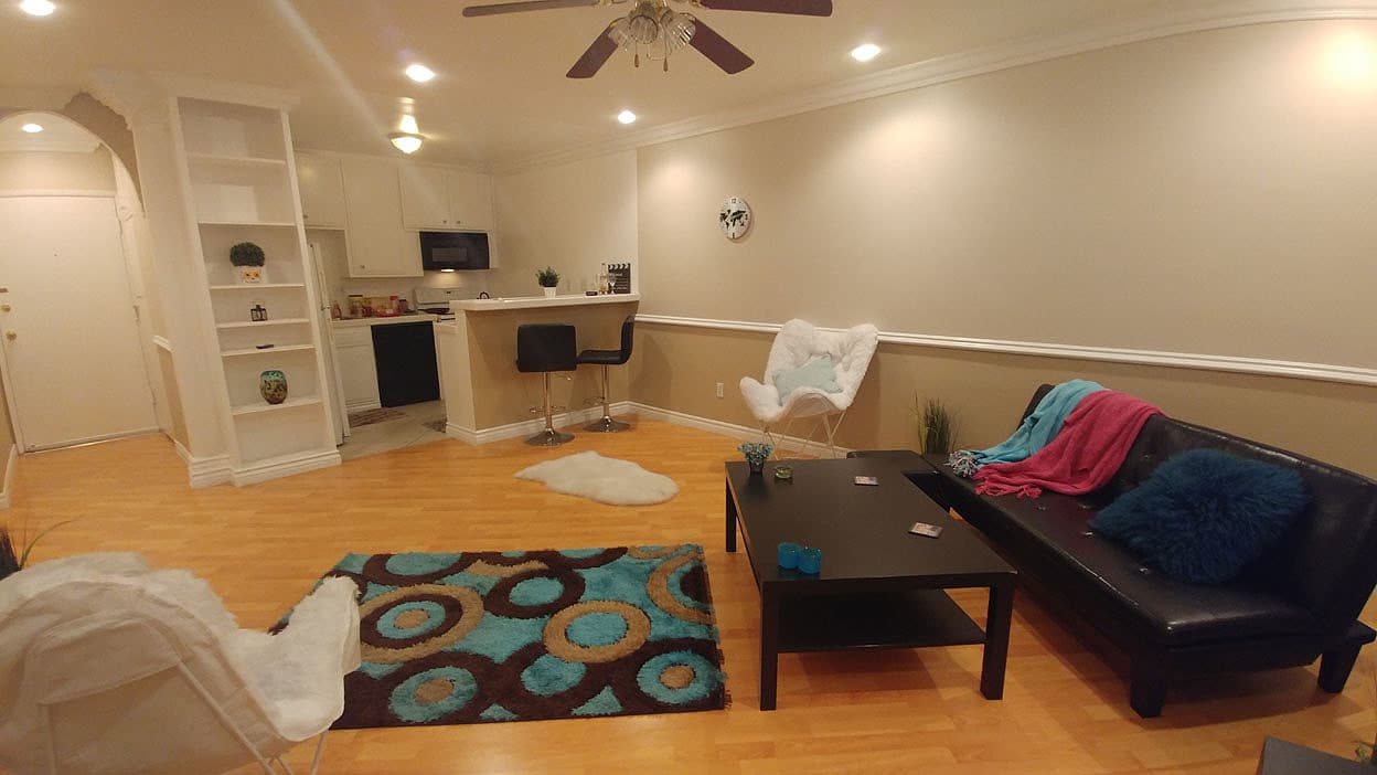 Hollywood Hills Apartment: 2212 N. Cahuenga Blvd.