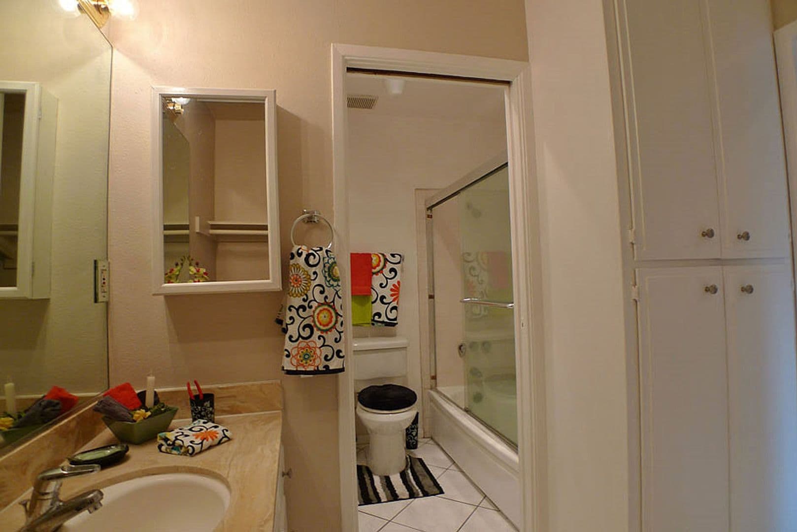 Hollywood Hills Apartment: 2212 N. Cahuenga Blvd.